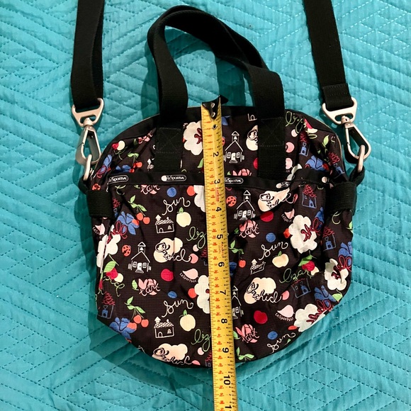 Lesportsac Black Floral Crossbody Bag; Some Corrosion on Metal Clasps - Picture 4 of 7